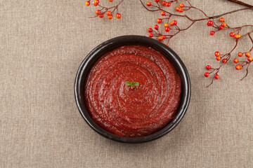 Red pepper paste, red pepper paste, seasoning, sauce, liquid red, Asian food, Asian culture, food, meal, food, food, ingredients, ingredients, food ingredients, close-up, sour, sweet, spicy, cooking,