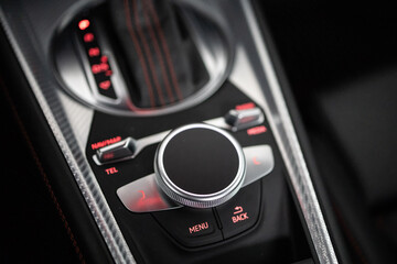 Fototapeta premium Auto Innenraum Oberklasse Sportwagen in schwarz, rot, silber