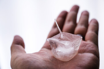 氷で冷やす