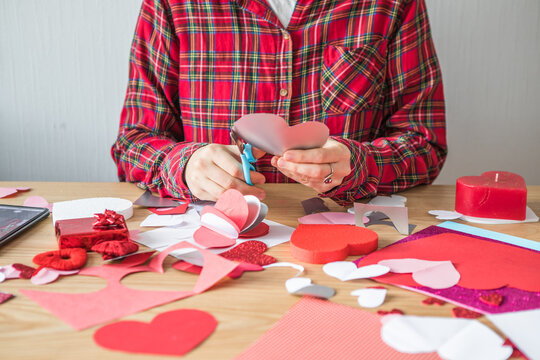 DIY Holiday Card With Red Paper Heart, Symbol Of Love. Girl  Makes Mother's Day, Valentine's Day, Greeting Card. Hobby,  Art Concept, Gift With Your Own Hands. Happy Valentine Day. Valentines Day Back