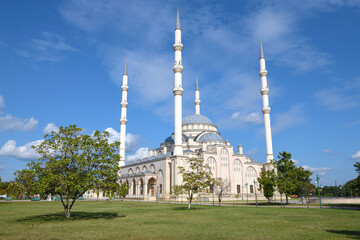 Fototapeta na wymiar View of the Tashu-Khadzhi Mosque on a sunny September day. Gudermes, Chechen Republic. the Russian Federation