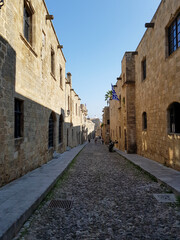 Fototapeta na wymiar street in the town. Cozy old street in old city in Rodos, Greece