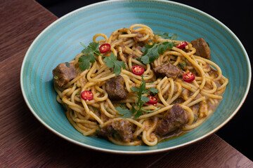 Peruvian pasta with meat cut with knife
