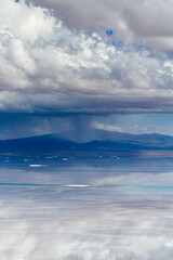 Tormenta acercándose a las Salinas Grandes, Los Andes, Jujuy, Argentina. 2020