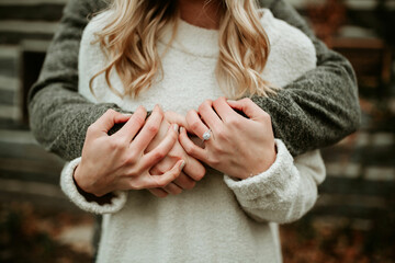 Couple holding hands with engagement ring  - obrazy, fototapety, plakaty