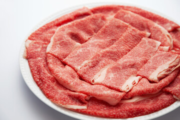 黒毛和牛バラ肉 すきやき用 赤身肉 白背景