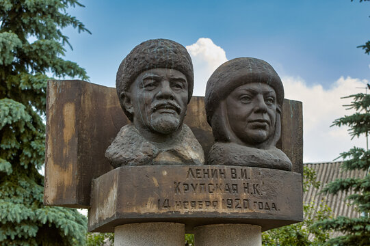 Sculpture Group Of Vladimir Lenin And Nadezhda Krupskaya In Yaropolets Village, Volokolamsk District, Russia