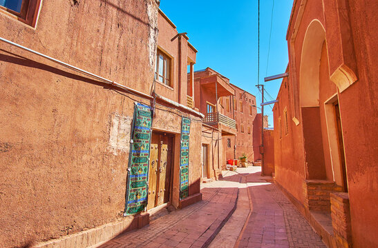 Explore ancient Iranian village of Abyaneh, Iran
