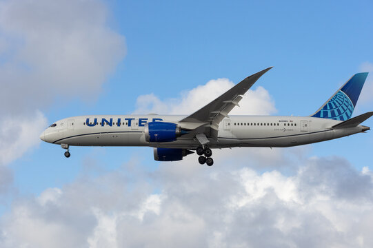 Los Angeles, California, USA - December 19, 2021: this image shows United Airlines Boeing 787-9 Dreamliner with registration N29985 arriving at LAX, Los Angeles International Airport.