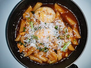Toppoki in a pan