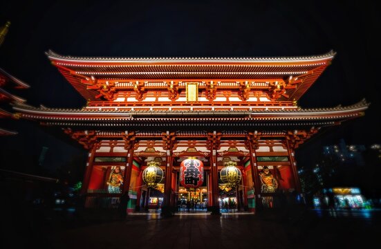 Lit red sensō-ji temple at night