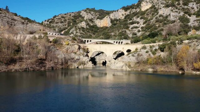 survol du pont du diable pr&egrave;s de saint Guilhem le d&eacute;sert en Occitanie dans le sud de la France