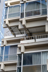 立体的で複雑な構造の建物　原宿駅前、竹下通り周辺の風景