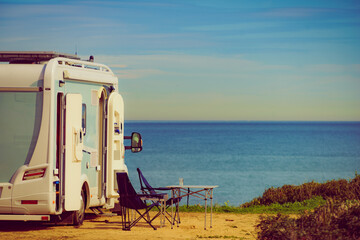 Rv caravan camping on beach - obrazy, fototapety, plakaty