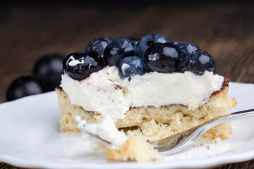 tartlet with chocolate and buttercream with blueberries