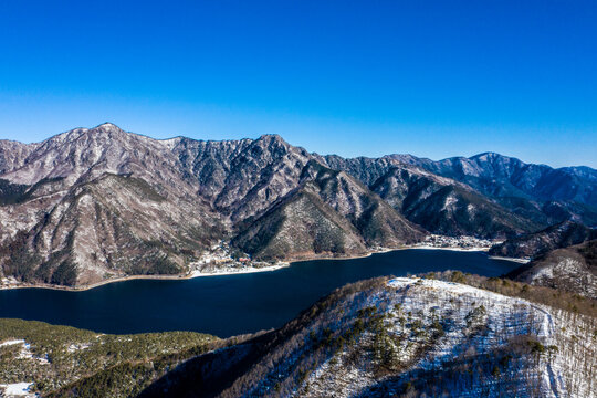Images of beautiful West Lake and mountains with winter snow_08