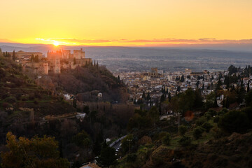 Fototapeta na wymiar Views of the Alhambra with the city of Granada at its feet during sunset.
