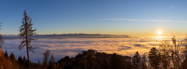 Fototapeta na wymiar Sunset over Switzerland from Bantiger | panorama