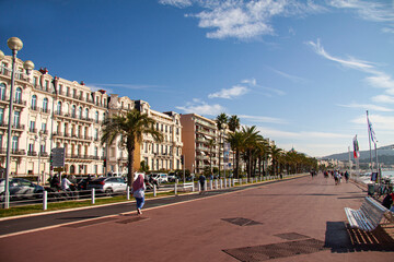 Obraz premium Promenade des Anglais in Nice, French Riviera, with people strolling. Nice France - September 29, 2021.