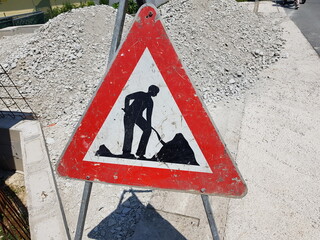 Verkehrszeichen auf einer Baustelle