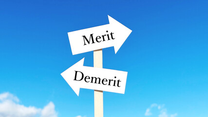 矢印2つの道しるべ_青空背景_真ん中_MeritとDemerit文字入り