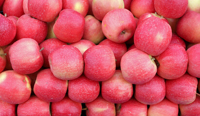 red apples on a market