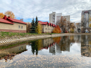 Fototapeta Pond in the garden named after S.T. Aksakov in autumn. Ufa, Republic of Bashkortostan obraz