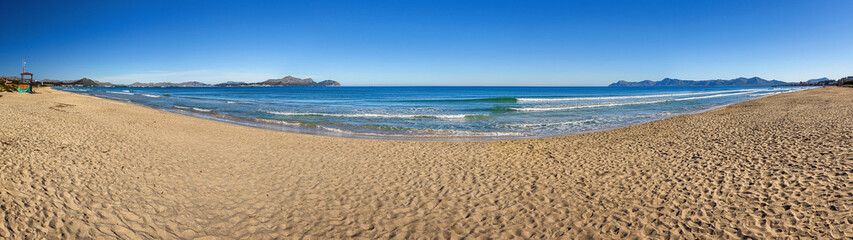 Fototapeta na wymiar long empty beach on mallorca island
