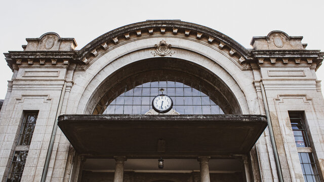 Estacion de tren con reloj