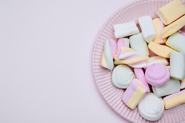 pink plate with marshmallows on the right side, left side copy space for any text