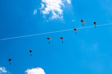Luftwaffe , Militär, Krieg, Kampfjet, Himmel, Bomben, Fallschirm, Flug, Hubschrauber, F16, Formation