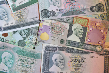 uns billetes de banco de Libia