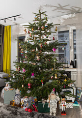 geschmücktes weihnachtsbaum