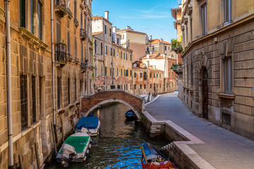 Fototapeta na wymiar Canal. Italy Architecture and landmarks of Venice.