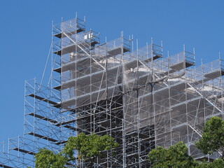 巨大な建造物の修理