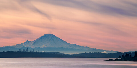Mt. Rainier and Seattle from across Puget Sound - obrazy, fototapety, plakaty