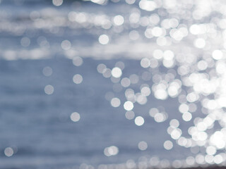 朝の海の光