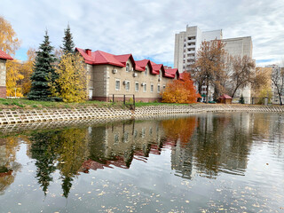 Fototapeta Pond in the garden named after S.T. Aksakov in autumn. Ufa, Republic of Bashkortostan obraz