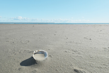 冬の青空と砂浜　茨城県大洗町　12月