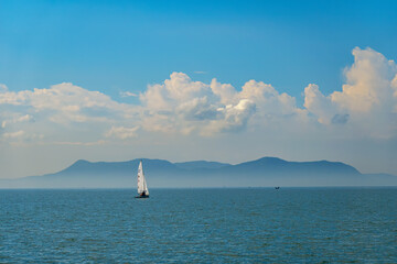 Fototapeta premium Beautiful sea views of the Gulf of Thailand. Tourists are popular for vacation and play water sports.