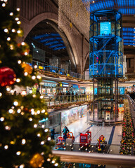 Leipziger Hauptbahnhof weihnachtlich geschmückt