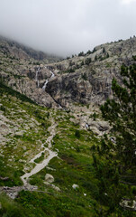 Fototapeta na wymiar Waterfall in the mountains of Ordesa and Monte Perdido