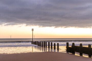 Obraz premium Sunrise to start the day at Blyth beach in Northumberland
