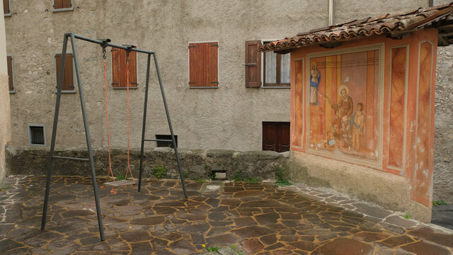 Il villaggio di Anfo in provincia di Brescia, Lombardia, Italia.
