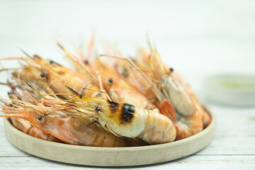 Burned prawns served in a dish ready to eat.