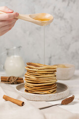 pancakes with honey