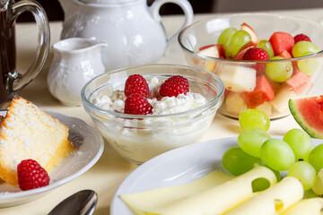 breakfast with berries