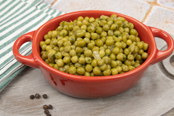 green peas in a bowl 