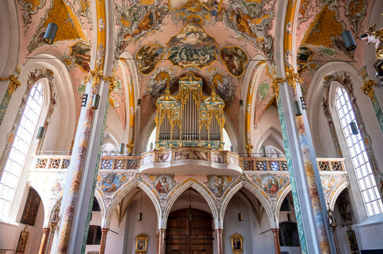Interior with organ of the Parish Church of St. Nicholas Hall in Tirol