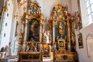 Fototapeta na wymiar interior of the Parish Church of St. Nicholas Hall in Tirol